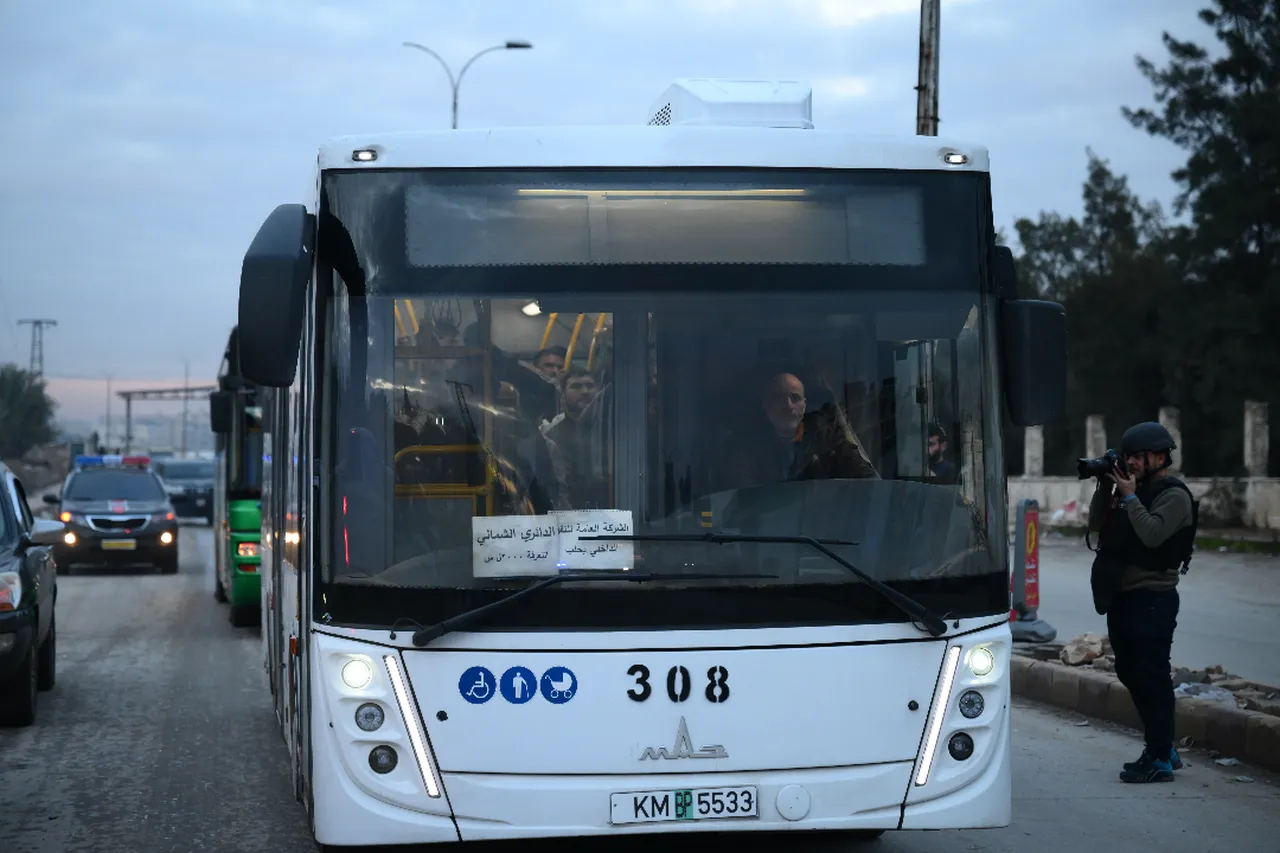 Halepteki uzlaşmaya varan YPGli teröristler Tabkaya gönderildi