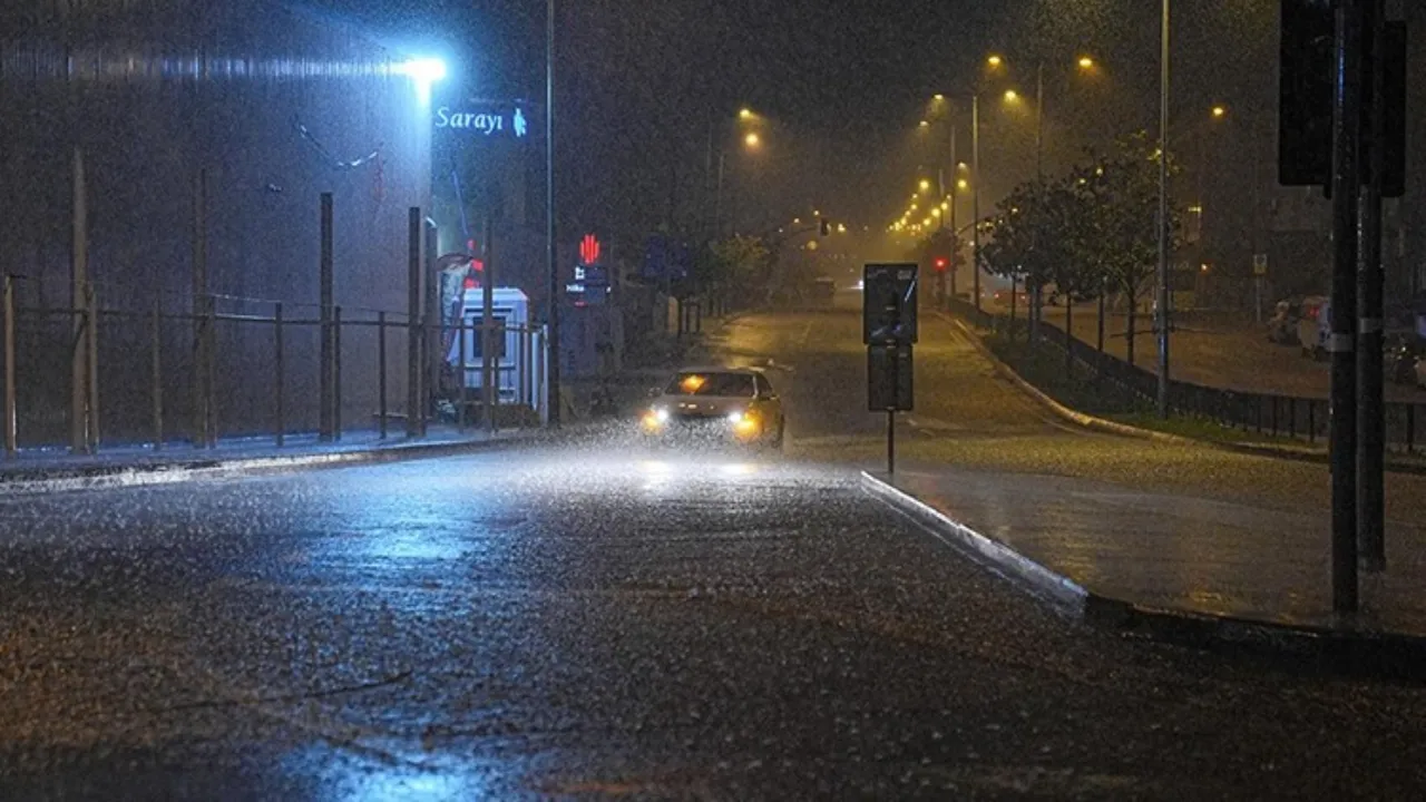 İstanbul'da kuvvetli yağmur ve şiddetli rüzgar etkili oluyor