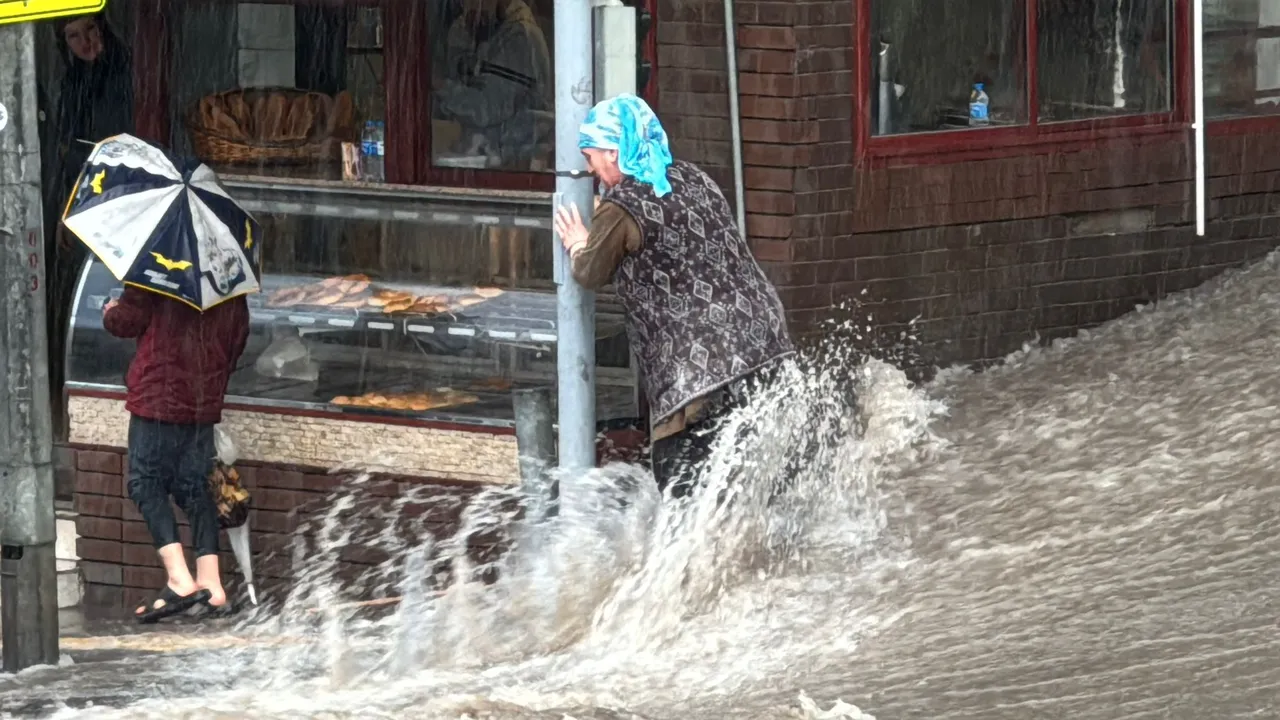 İstanbullular dikkat! Valilik saat saat paylaştı, bu kez çok kuvvetli geliyor