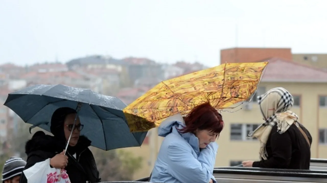 Kar yola çıktı geliyor! Orhan Şen okulları işaret etti, 48 kente sarı kod