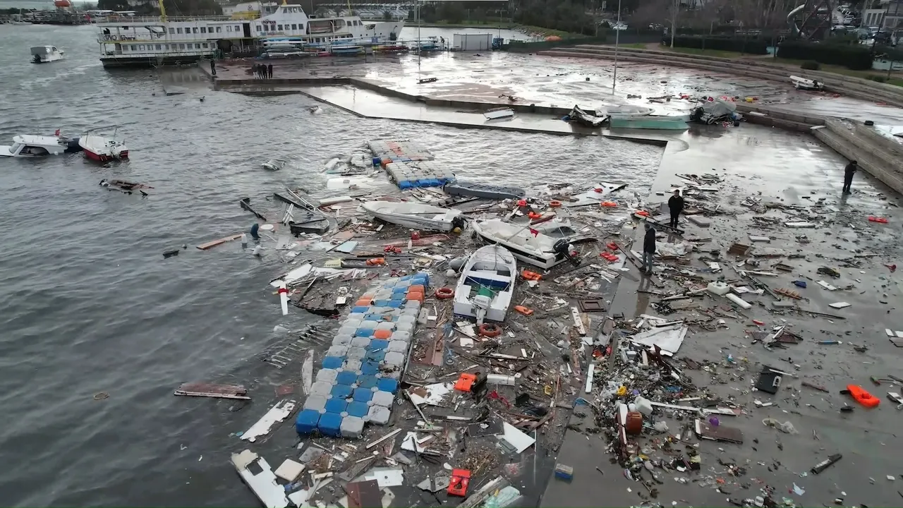 Liman ücretleri uçtu, Türk denizcileri Yunanistana yöneldi