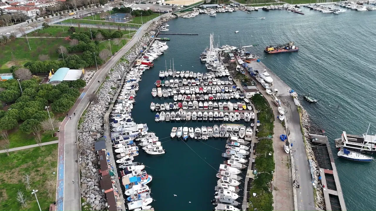 Liman ücretleri uçtu, Türk denizcileri Yunanistana yöneldi