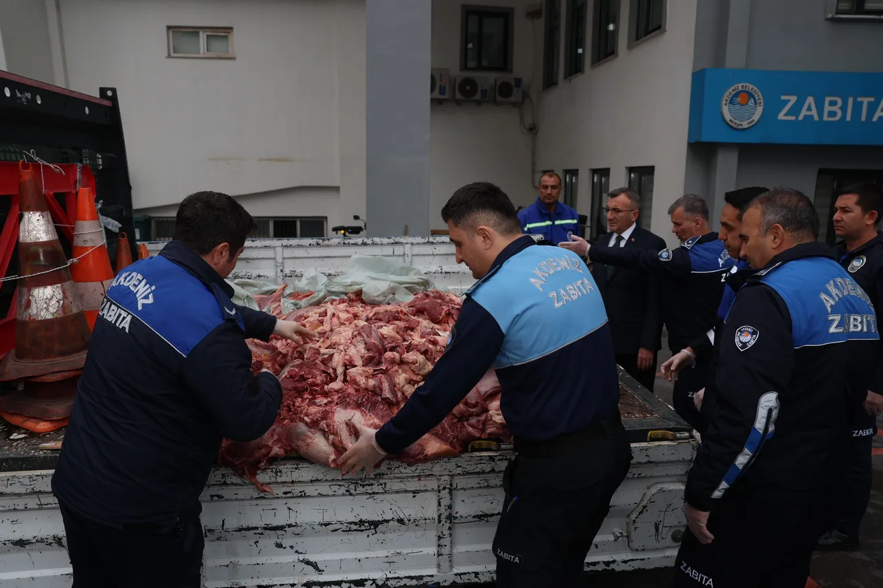 Piyasaya sürüp vatandaşı zehirleyeceklerdi! 500 kilogram kokmuş et ele geçirildi