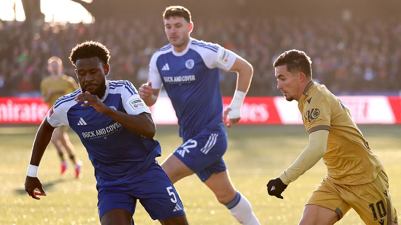 Premier Lig ekibi, 6. Lig takımına elendi