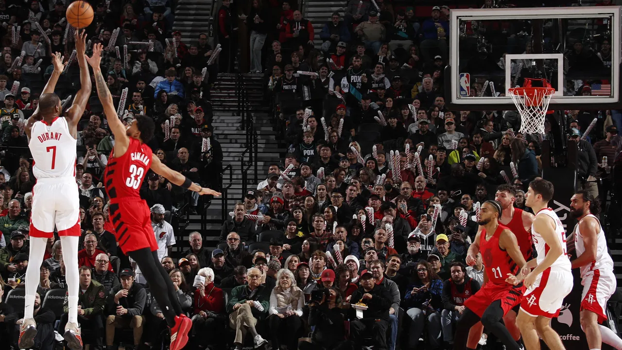 Tarihi maç: Kevin Durant, NBA efsanesi Wilt Chamberlain'i geçti