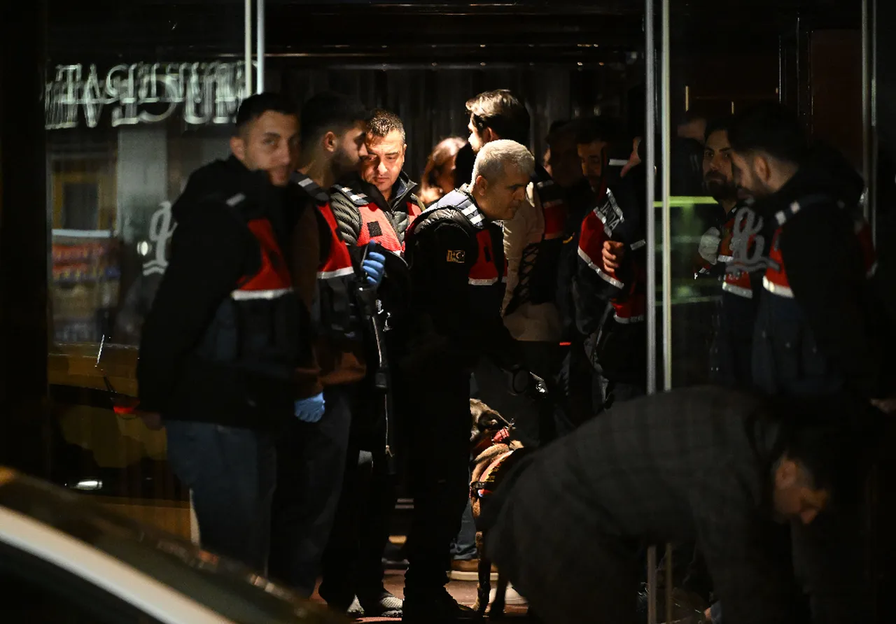 Ünlülerin mekanına 200 jandarmalı baskın! Gizli oda ortaya çıktı: 24 saat kayıt iddiası…