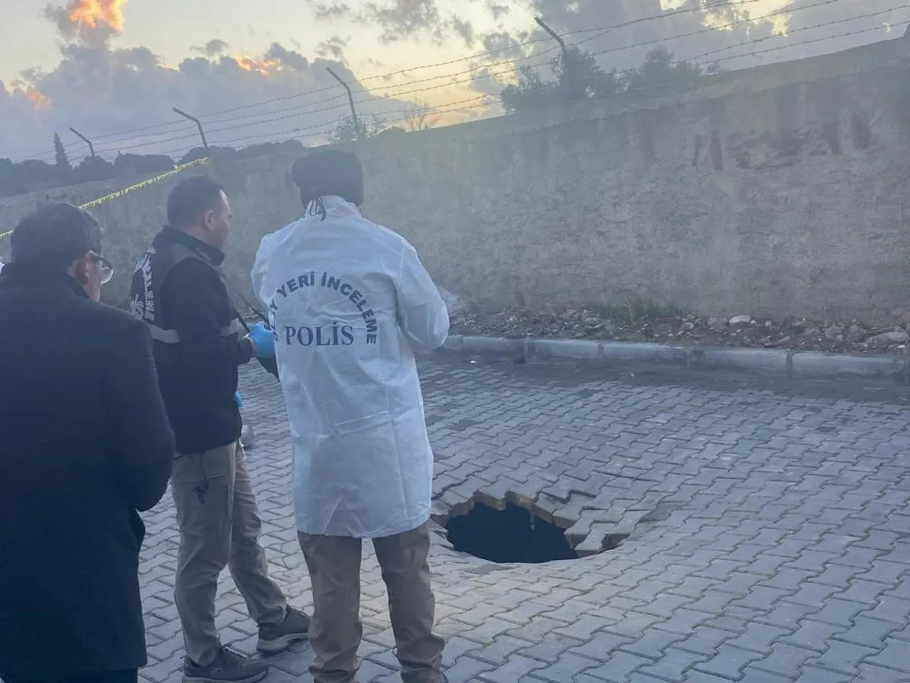 Yağmur yolu çökertti! İnsan kemikleri ortaya çıktı