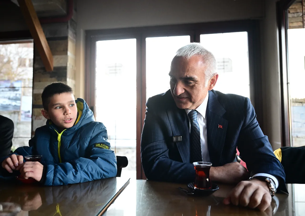 Yürek ısıtan görüntü sonrası Bakan Ersoy harekete geçti! Çocukların hayali gerçek oldu