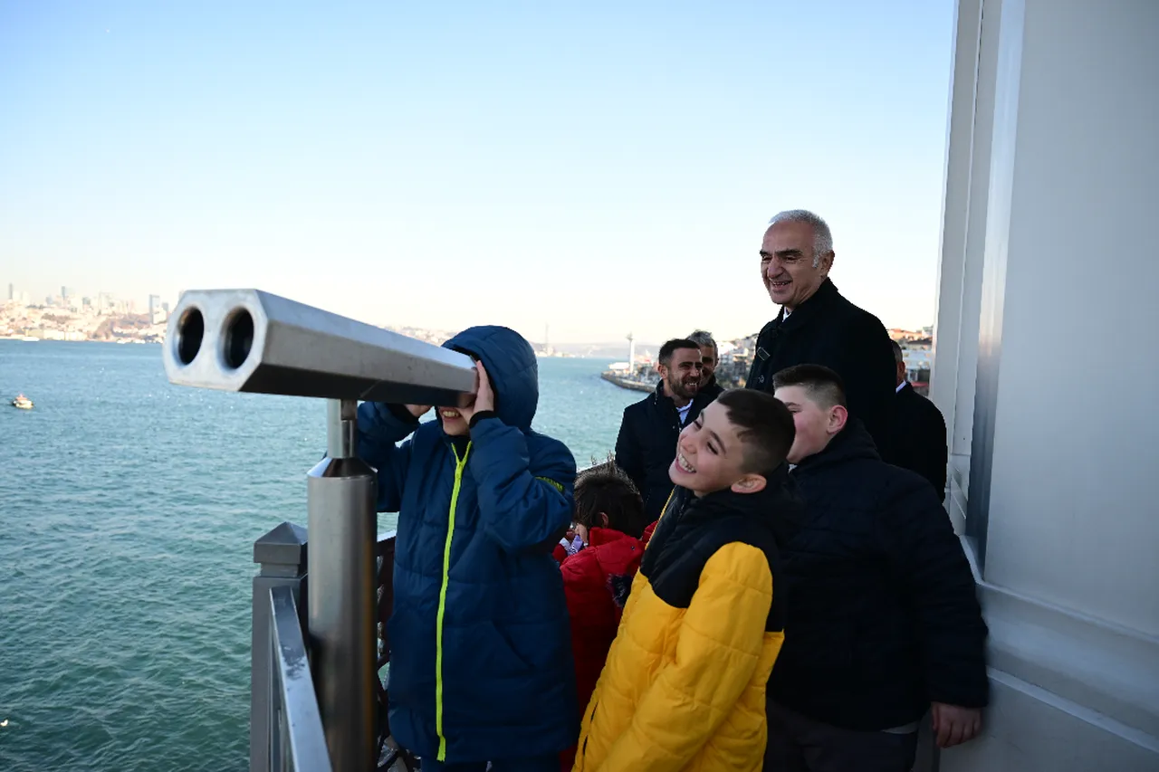 Yürek ısıtan görüntü sonrası Bakan Ersoy harekete geçti! Çocukların hayali gerçek oldu
