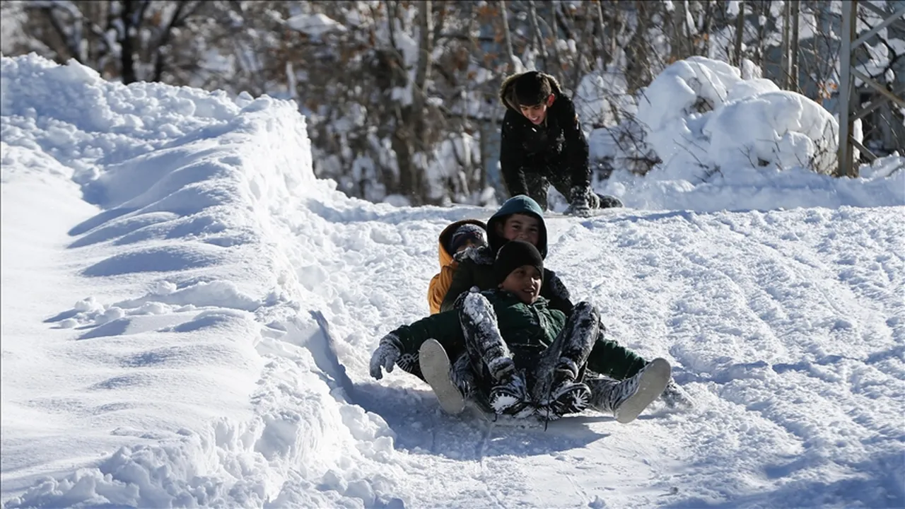 12 Ocak kar tatili olan iller ve valilik açıklamaları: Pazartesi okullar tatil mi?