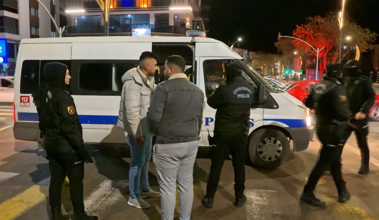 Aracıyla gezerken kabusu yaşadı! Bıçaklanan genç: Kaçmasaydım, öldürürdü