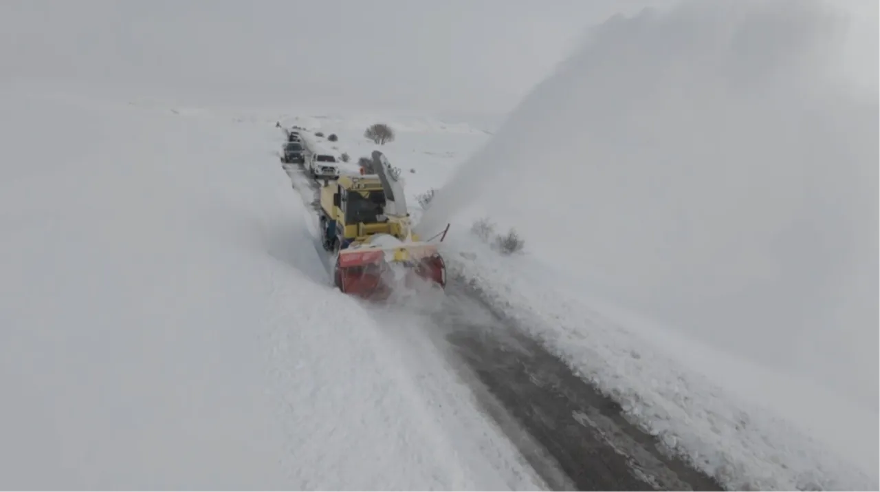 Erzincan'da kara kış! 328 yol ulaşıma kapandı