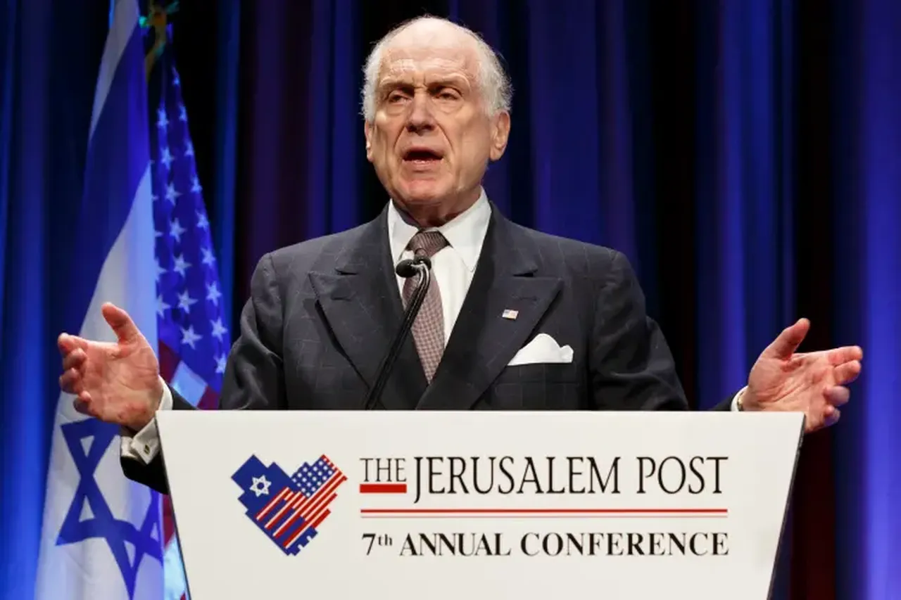 Trump’ın adanın ABD kontrolüne girebileceğini gündeme getirmesinden kısa süre sonra, dünyanın önde gelen milyarderleri Grönland’daki varlıklara yatırım yapmaya başladı. Eski ulusal güvenlik danışmanı John Bolton’a göre bu süreci başlatan isim, Estée Lauder servetinin varisi Ronald Lauder oldu. Lauder’in, Trump’a 2018 sonunda Grönland’ın satın alınması fikrini taşıdığı biliniyor.