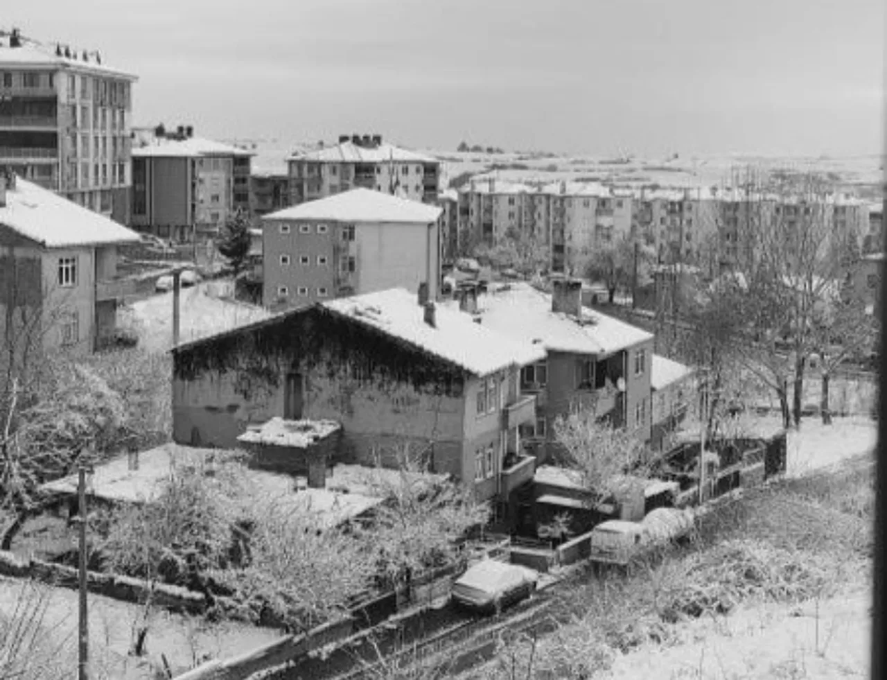 Kar adım adım İstanbul'a geliyor! Bir anda her yer beyaza büründü