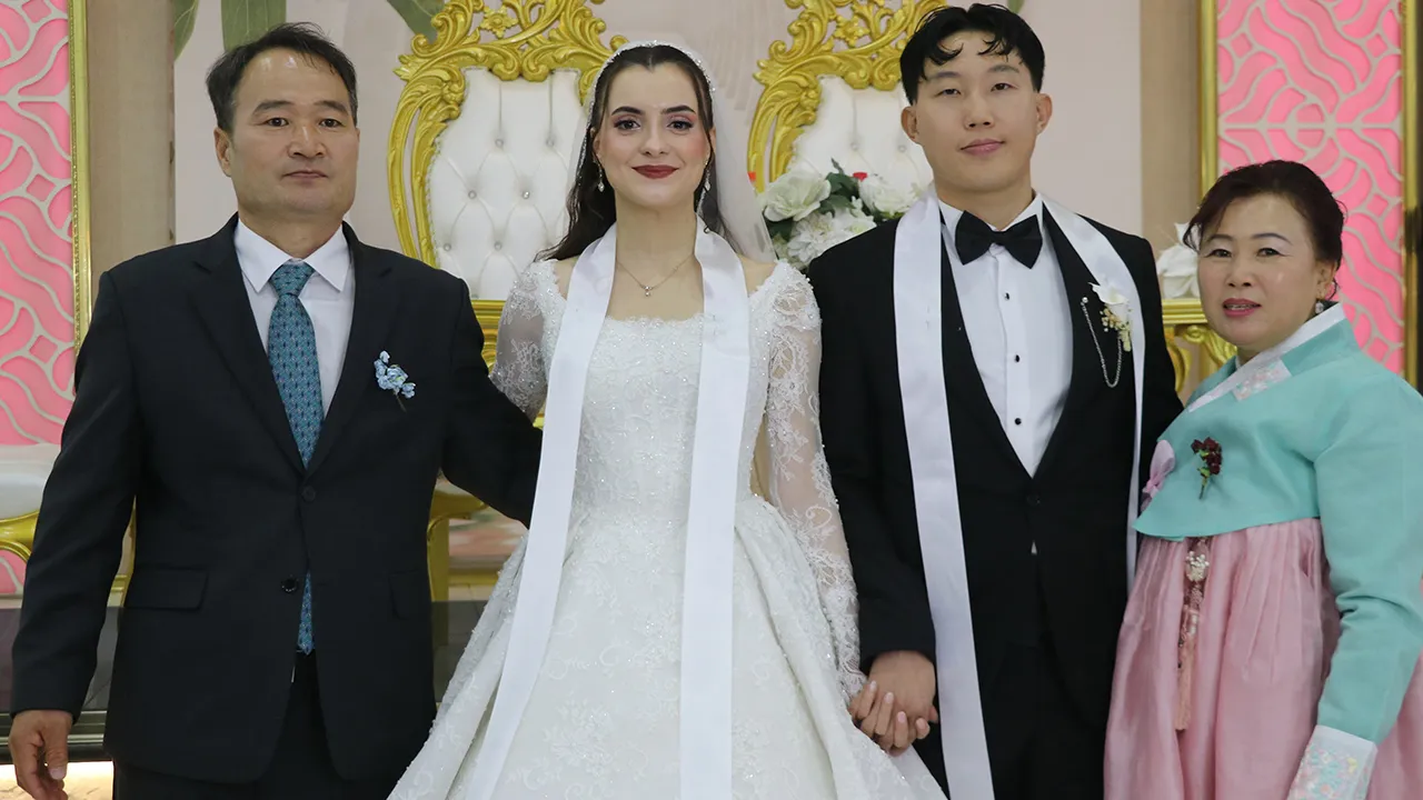 Rizeli Melisa, Koreli Yeong Jun'a gelin gitti! Müslüman olan damat, düğünde horon da tepti