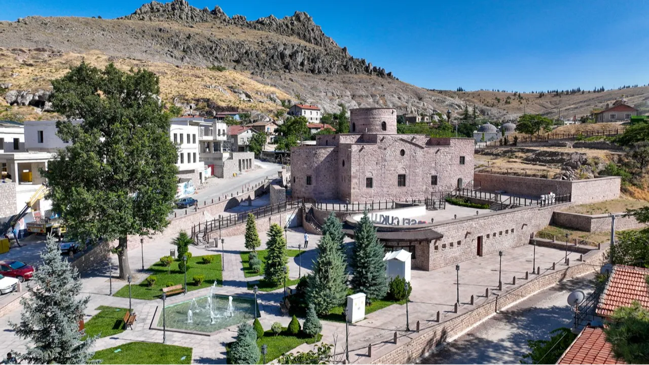 Türkiyenin ilk ve tek! Biri 170, biri 200 yaşında! Ziyaretçi akınına uğradı