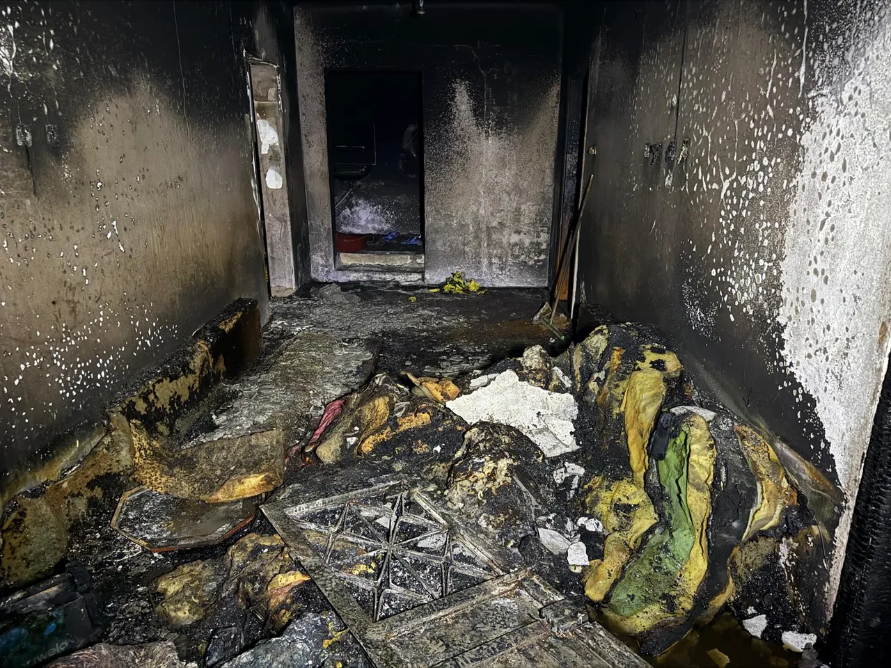 Tüp patlamasının ardından evdeki her şeyin küle dödüğü görüldü.