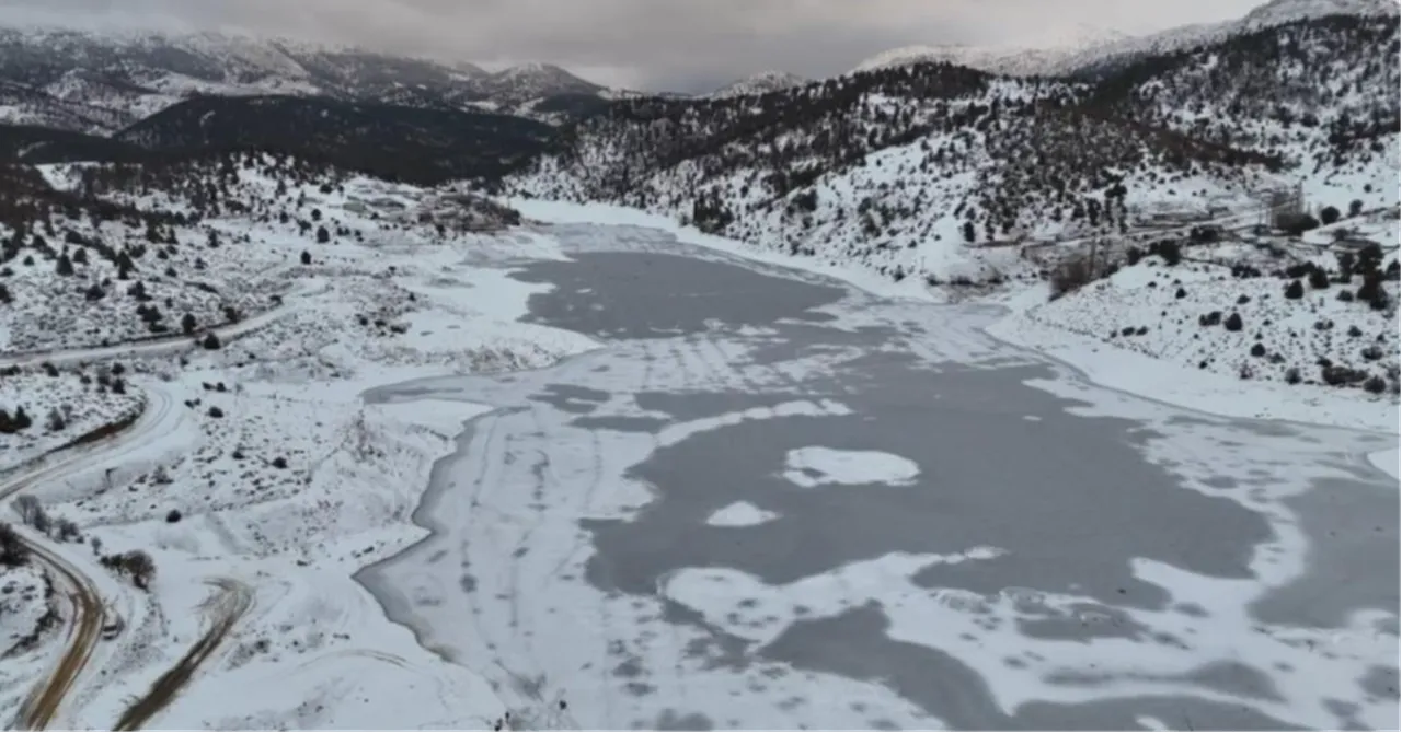 Adananın Sibiryası buz kesti! Sıcaklık eksi 25e düştü, baraj dondu