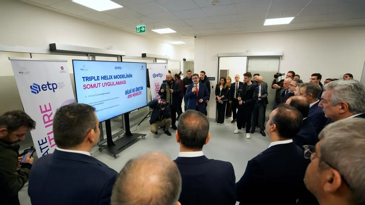 Bakan Kacır, Endüstriyel Tasarım ve Prototipleme Merkezini ziyaret etti