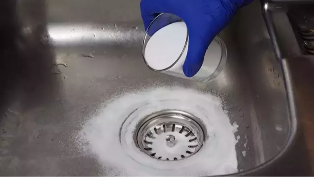 Bakanlık satışını yasakladı! Lavabo açıcı raflardan toplatılıyor