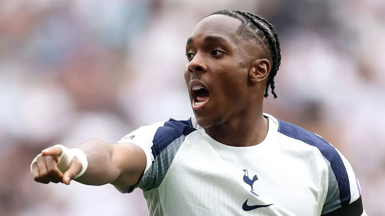 Fenerbahçe ve Galatasaray'ın transfer derbisi: Premier Lig golcüsü için devredeler