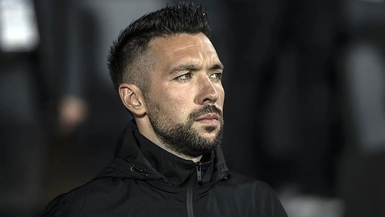 Francesco Farioli 2028'e kadar imzayı attı