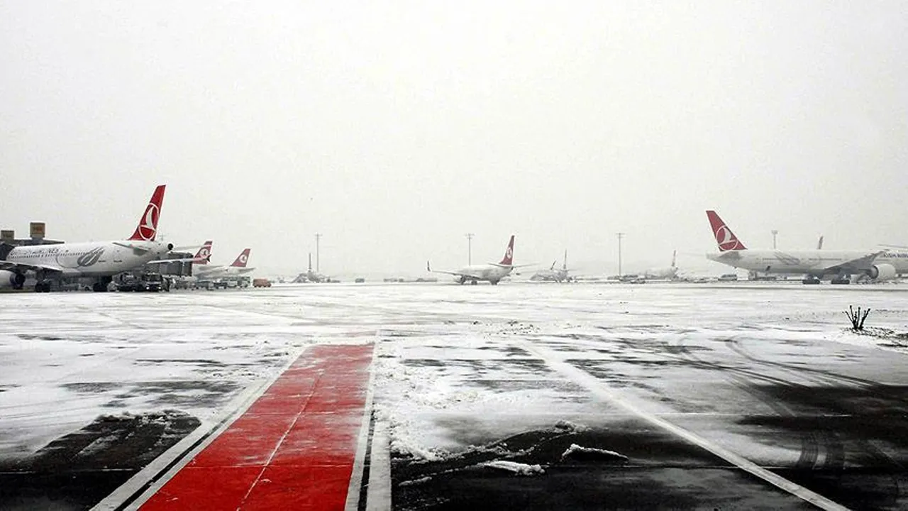 Hava ulaşımına kar engeli! Açıklamalar peş peşe geldi, seferler iptal