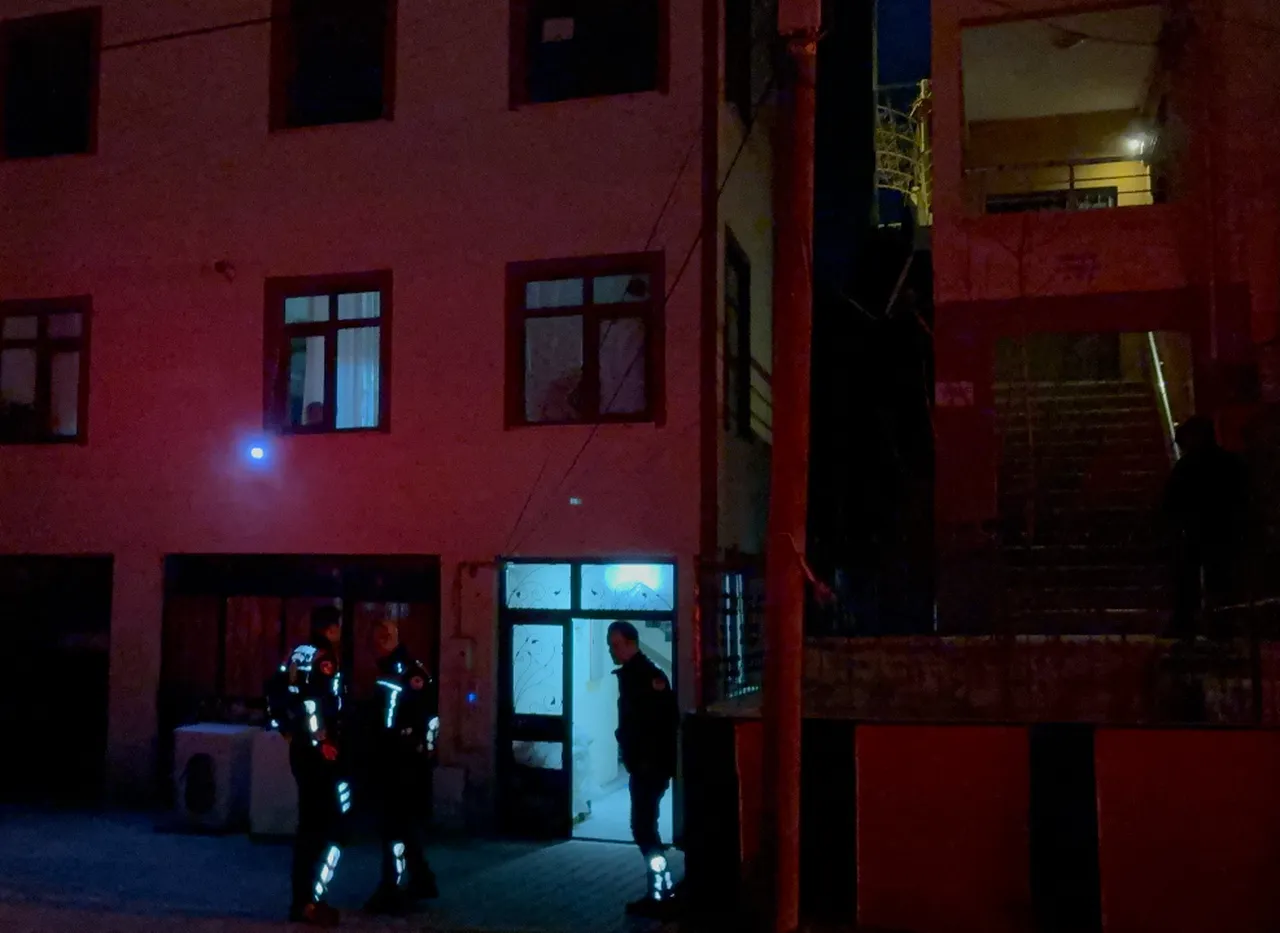 Kayseride bir kadın 14 yaş küçük erkek arkadaşını banyoda katletti