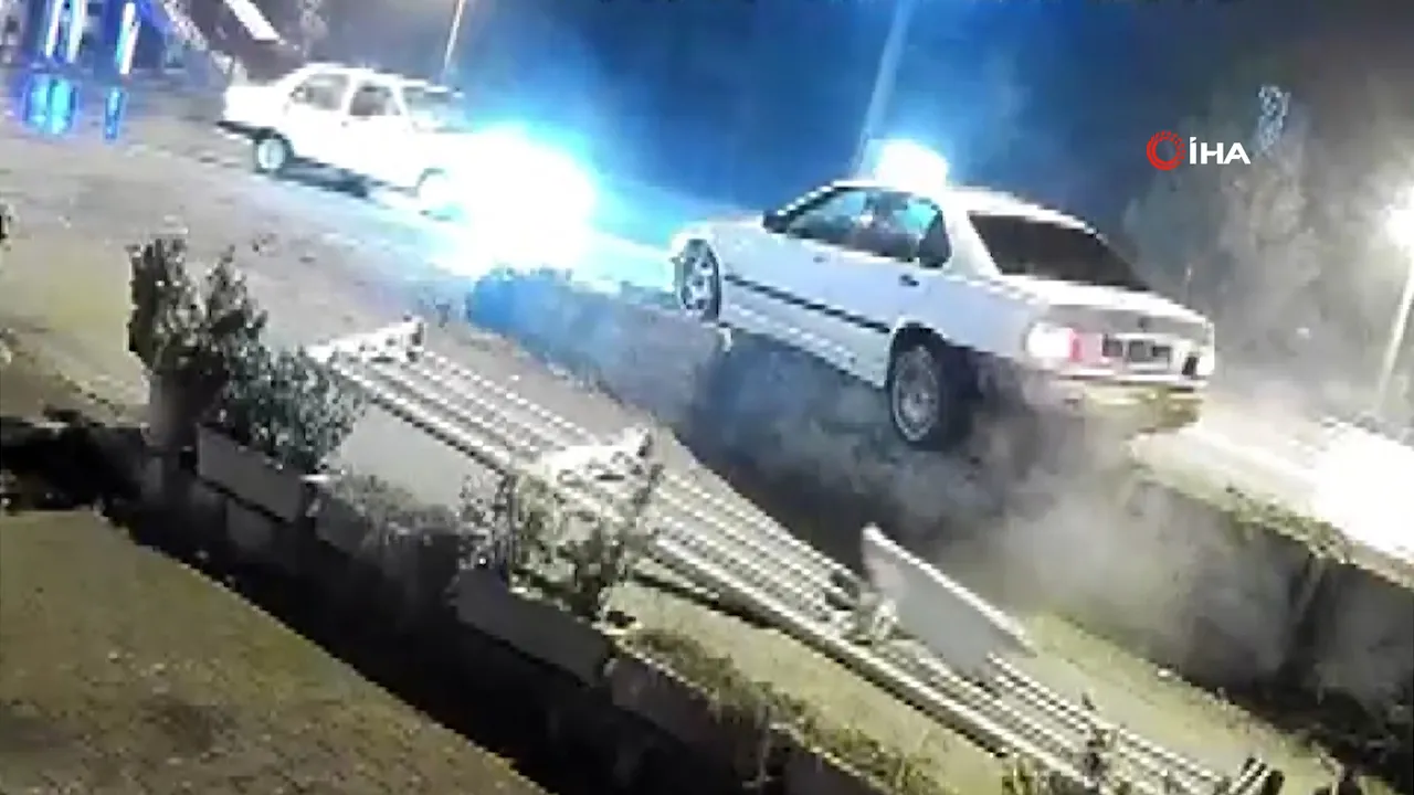 Kaza yapan sürücüden şaşırtan hamle! Aracını kaldırımda bırakıp böyle kaçtı