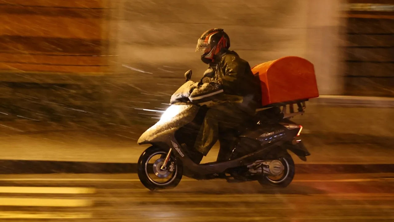 Kocaeli’de fırtına alarmı! Motosiklet ve motokuryelere yasak geldi