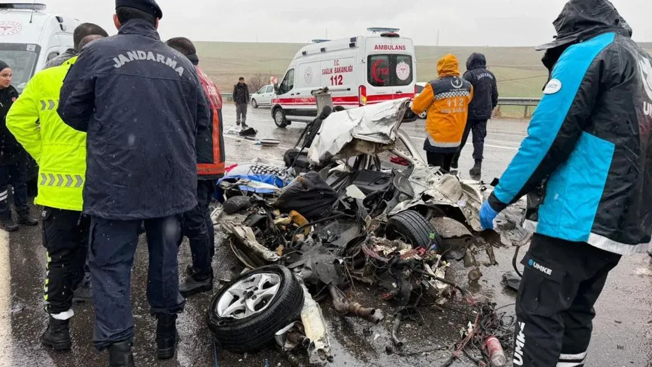 KAĞIT GİBİ EZİLDİ