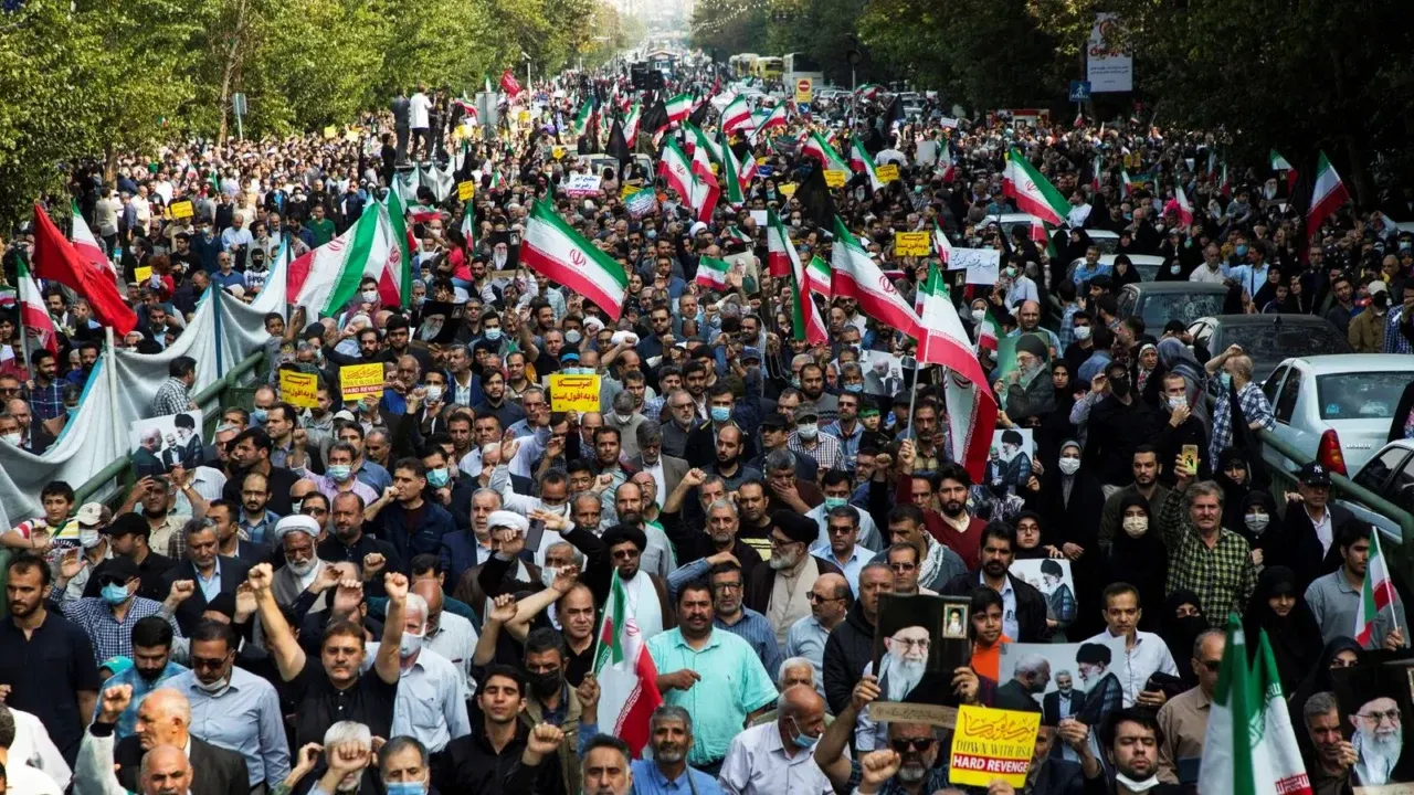 Saati 1.56 milyon dolar! İran rejiminden protestocuların dostu Starlinke ölümcül darbe