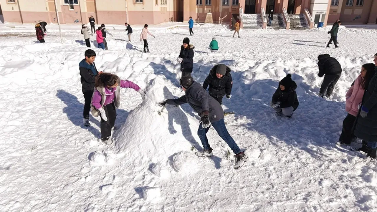 Sakaryada yarın okullar tatil mi? Sakarya Valiliği açıklama yaptı!