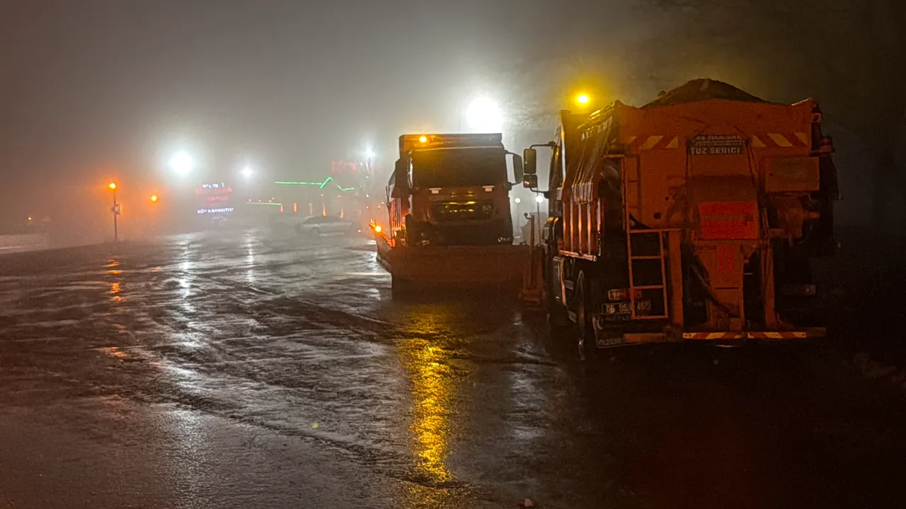 Yoğun sis sürücüleri zorladı! Bolu Dağı’nda ekipler teyakkuzda