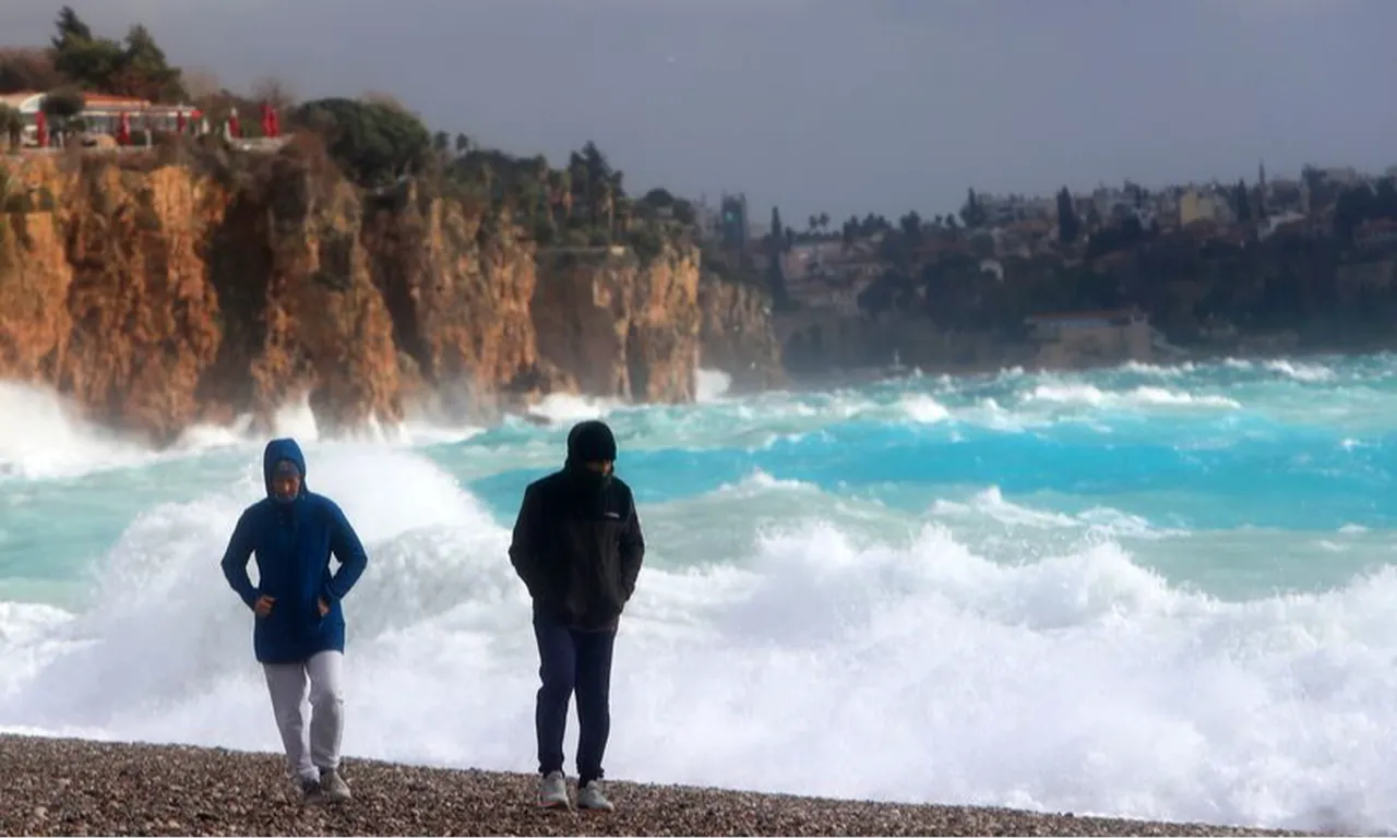 2026’nın ilki! Antalya’da korkutan manzara, tam 10 dakika sürdü