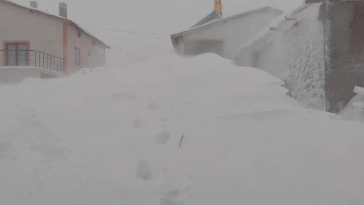 Alaska değil Türkiye! Kar kalınlığı yer yer 3 metreyi geçti