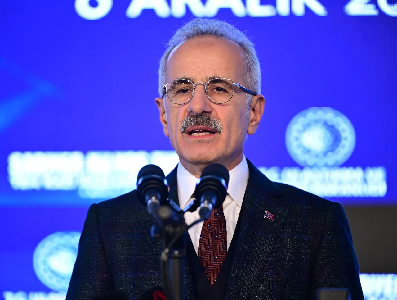 Bakan Uraloğlu'ndan YHT müjdesi! İki kent arasındaki mesafe daha da azalacak