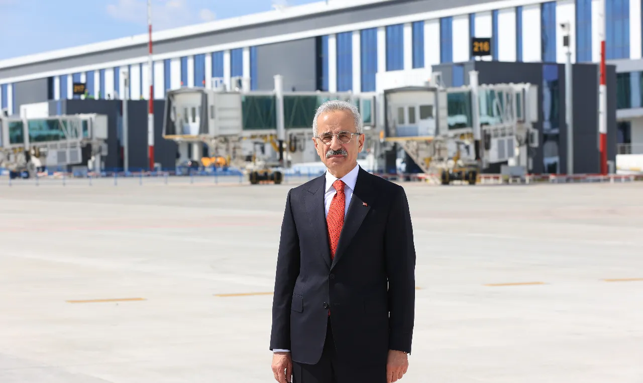 Bakan Uraloğlundan YHT müjdesi! İki kent arasındaki mesafe daha da azalacak