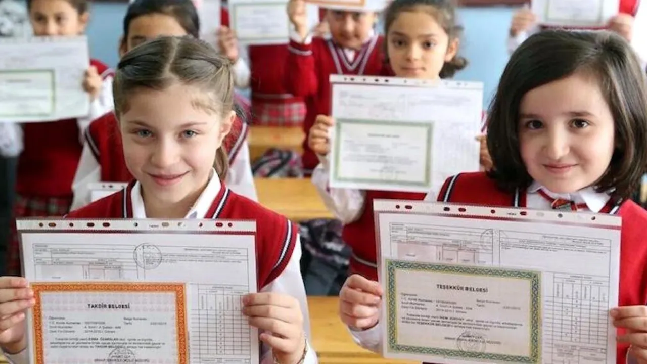 Bir dersten kalınca belge alınır mı, devamsızlığı olana belge verilir mi? Takdir-Teşekkür belgesi alma şartları