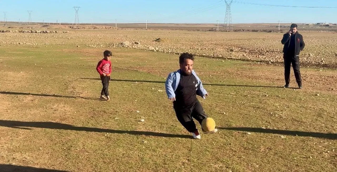 Boyu kısa, yeteneği büyük! Futbol topuyla meziyetleri hayran bırakıyor
