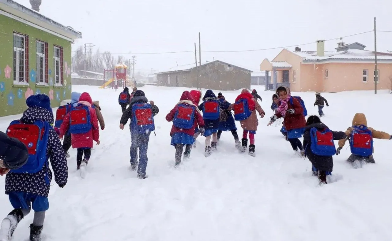 İstanbul'da okullar tatil mi? 14 Ocak Çarşamba İstanbul Valiliği açıklaması takip ediliyor