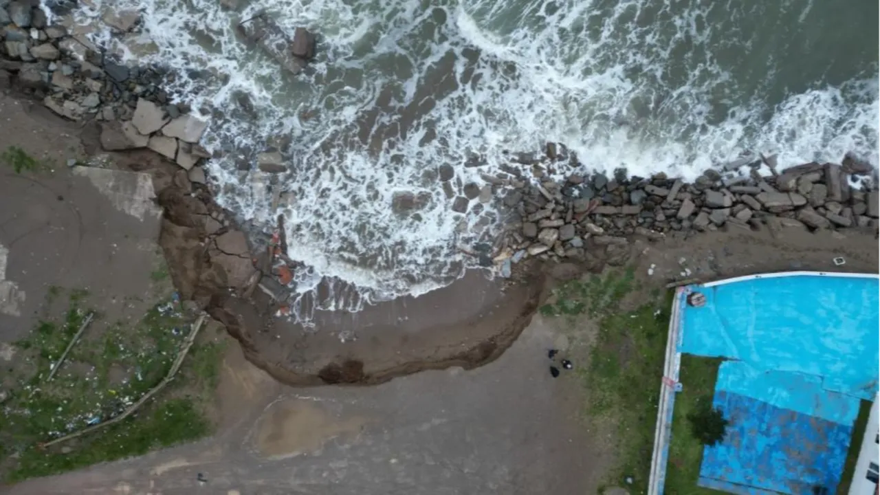 Korkutan kıyı erozyonu