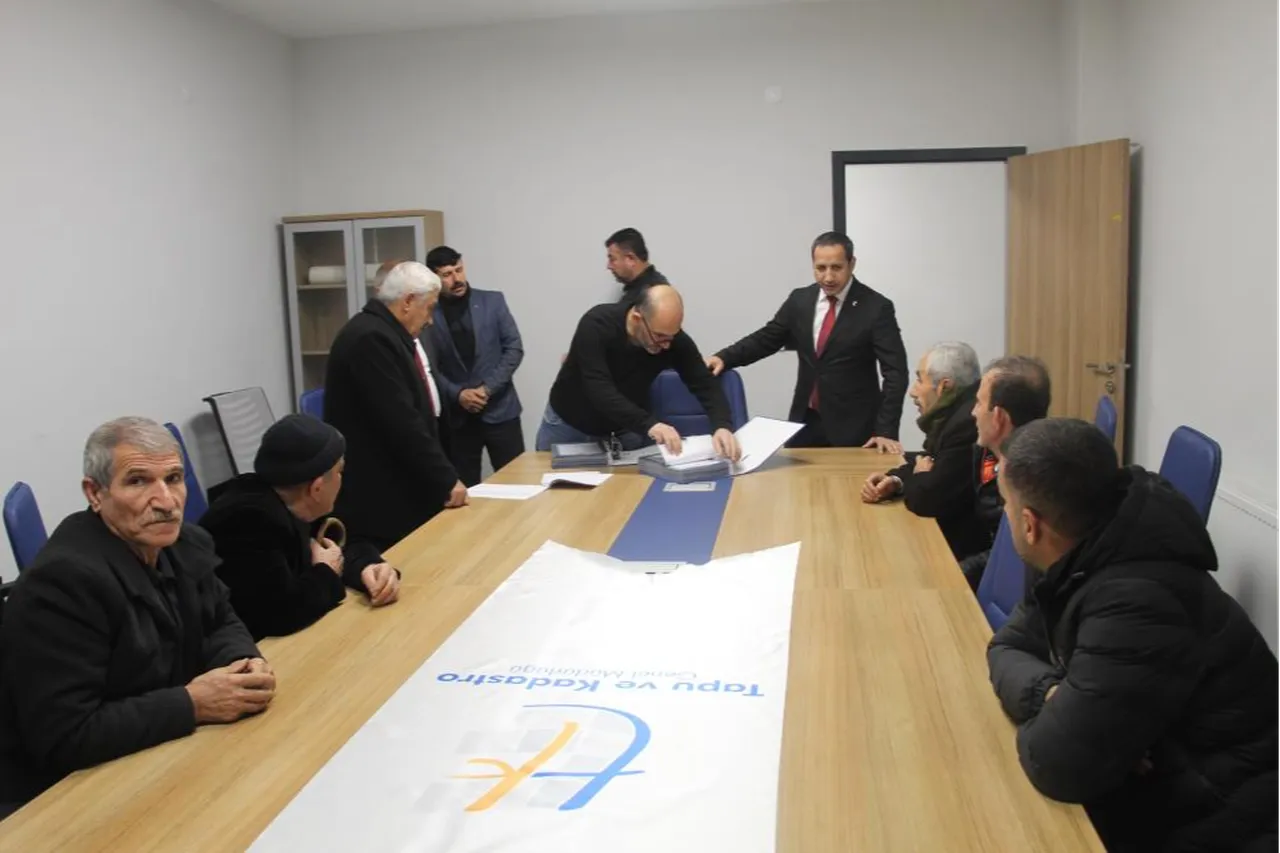 Köy halkı 32 yıl sonra tapularına kavuştu, yılların mağduriyeti bitti