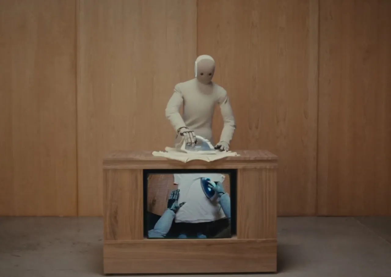 Makine gibi değil insan gibi öğreniyor! İnsanı robot NEO, artık video izleyerek ev işi öğreniyor