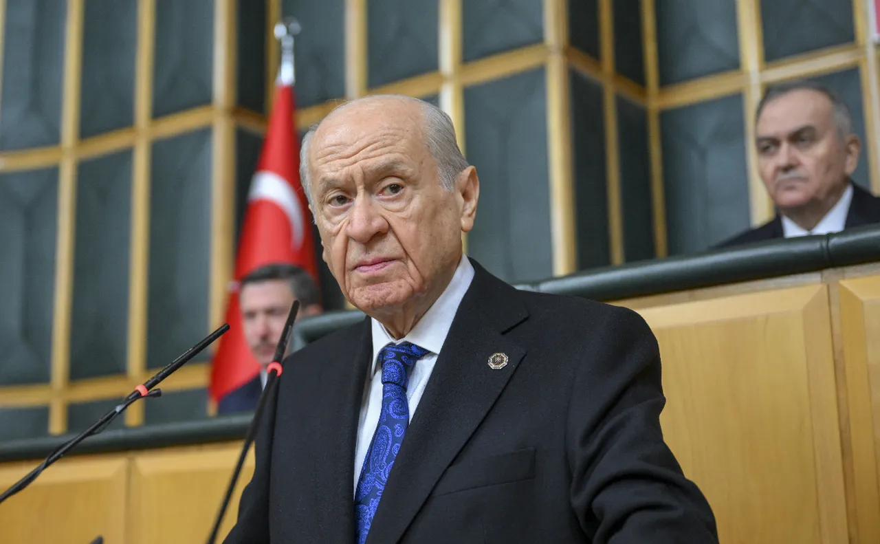 MHP lideri Bahçeliden DEM Partiye Halep tepkisi: Parmak sallaması makul görülemeyecek