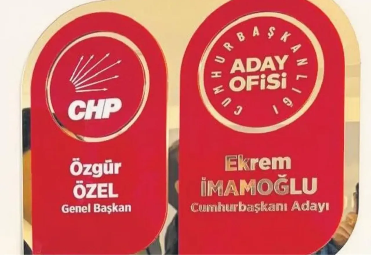 Önce resmini kaldırmıştı! Özgür Özelden, Ekrem İmamoğlunun isimliğine yeni dokunuş
