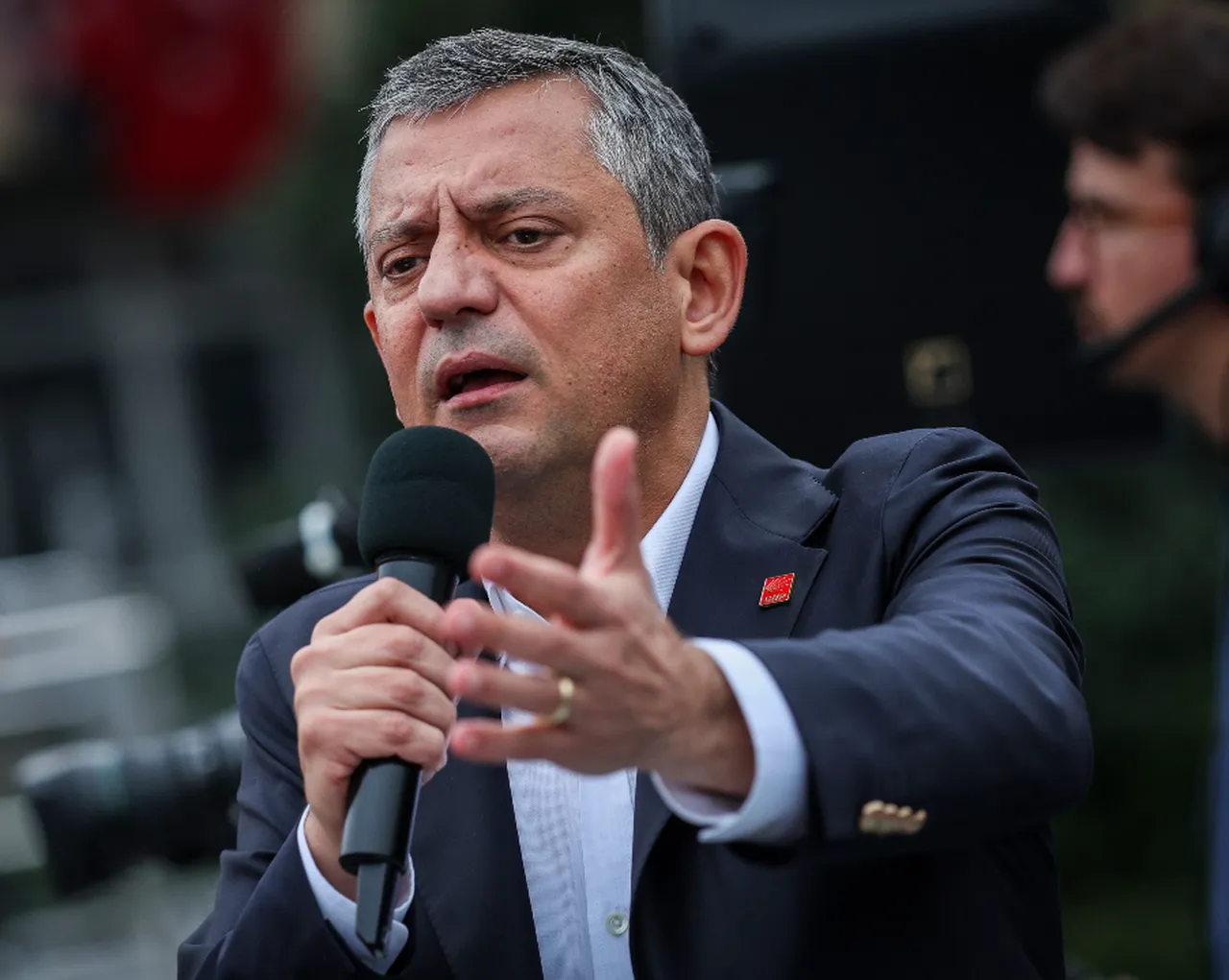 Özgür Özelin gümrük muafiyeti çıkışına Bakan Bolattan sert tepki!  Siyasi acziyet, hayali senaryo