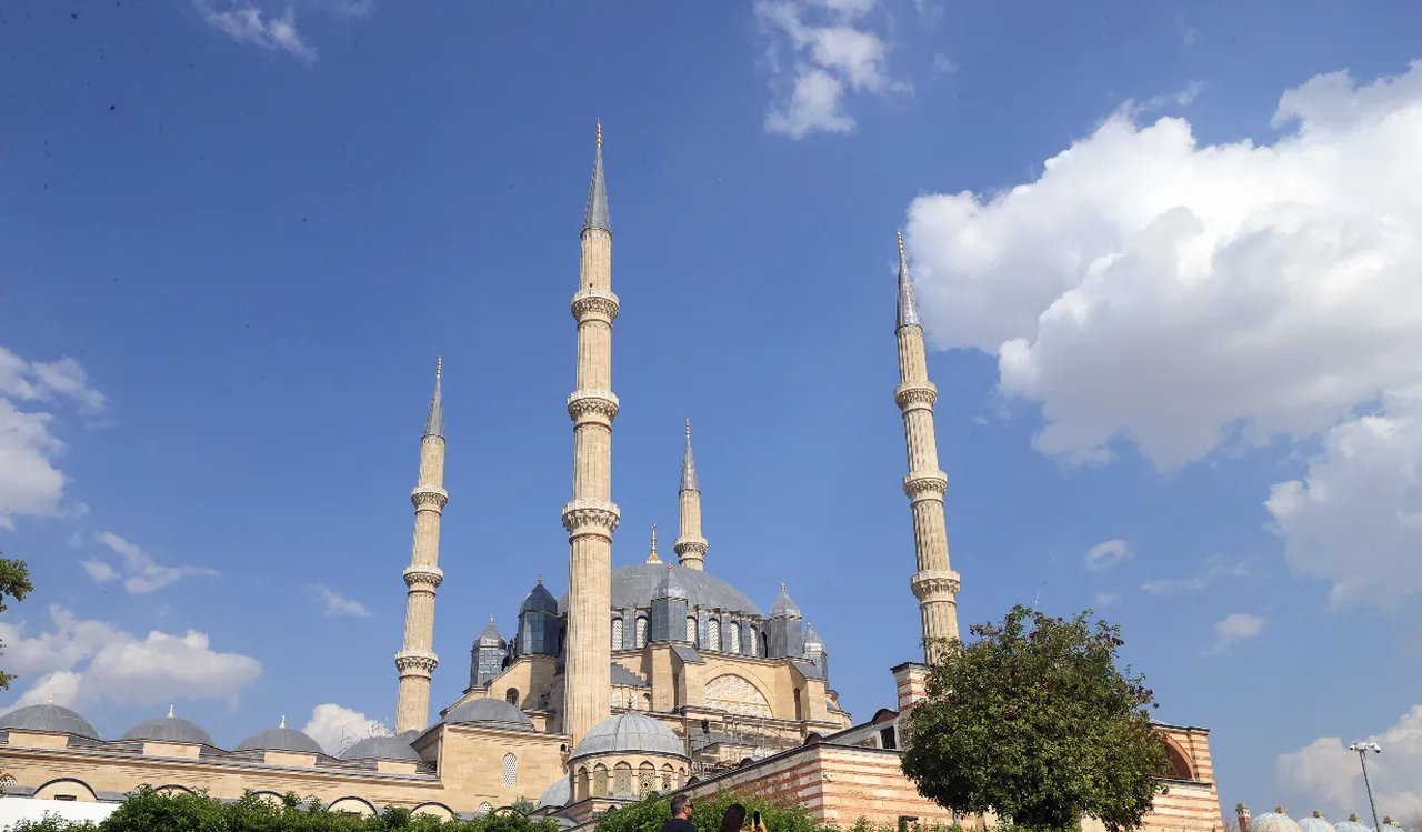 Selimiye’de iskeleler sökülüyor