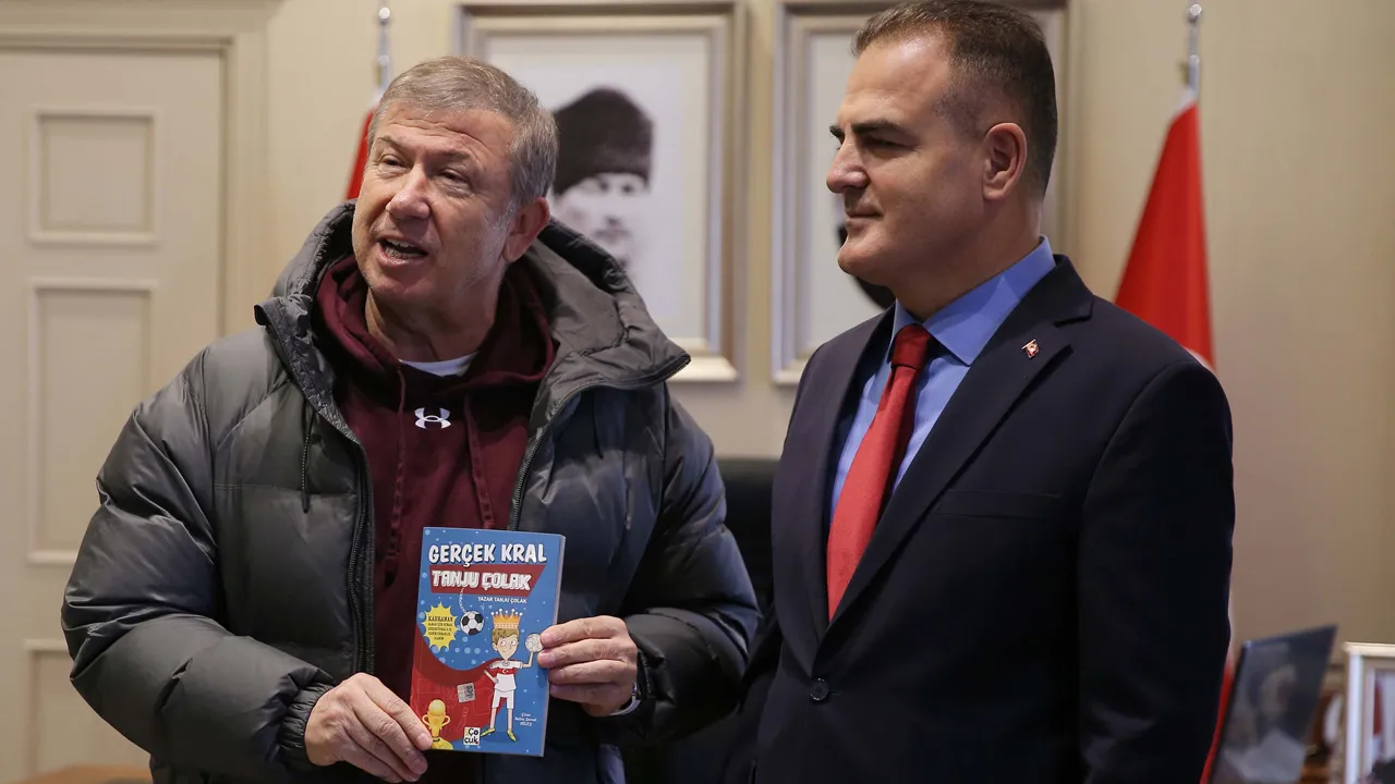 Tanju Çolak'tan Vali İdris Akbıyık'a ziyaret: Kitabını hediye etti