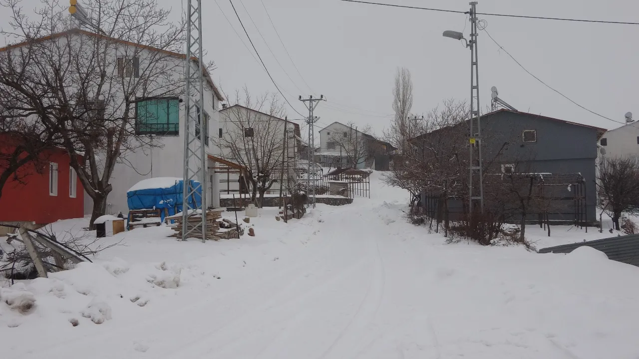 Tek bir ailenin yaşadığı köy! Hem yaz hem kış terk etmiyorlar! İşte sebebi